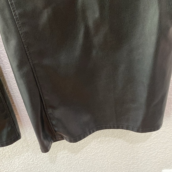 Levi's Premium Women's 70's Flare Black Faux Leather Festival Rodeo Pants Sz 29 - Picture 3 of 9